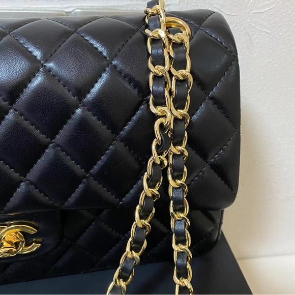 Chanel Black Quilted Shoulder Bag with Gold Chain - Picture 8 of 13